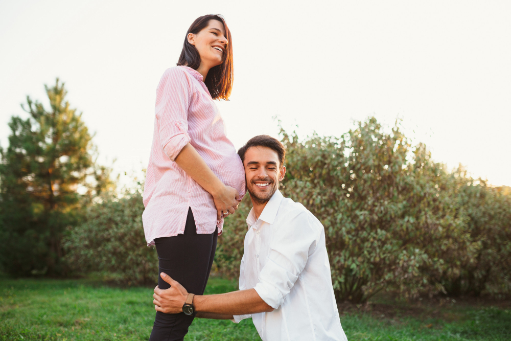 Read more about the article How can dads support expectant mothers during pregnancy?